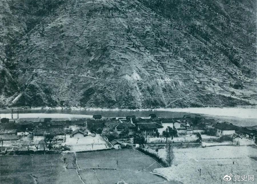 1935年5月25日,紅一方面軍到達大渡河南岸的安順場。紅軍17名勇士靠一葉孤舟強渡大渡河,為沿大渡河左岸北上的部隊打開了一條通道。圖為安順場一角。