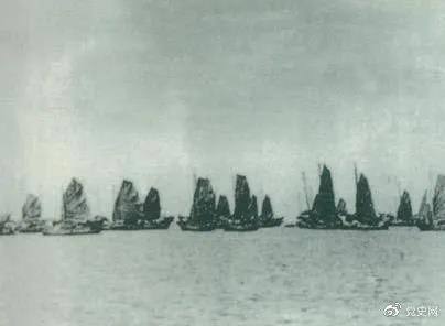 1950年4月16日，人民解放軍發起大規模渡海戰役，強渡瓊州海峽。5月1日，海南全島解放。